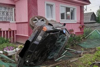 В Тверской области водитель без прав перевернулся на BMW