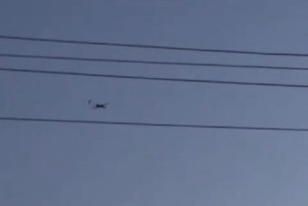 Очевидцы сняли на видео беспилотник в небе над Тверской областью, сбитый ночью