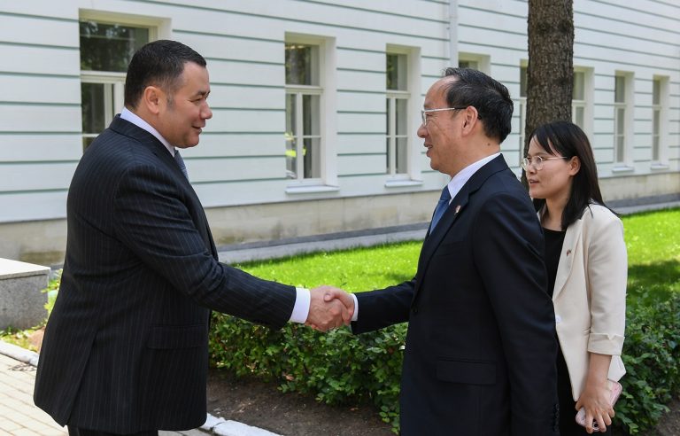 Губернатор Игорь Руденя провёл встречу с главой Народного правительства провинции Ляонин КНР Ли Лэчэном