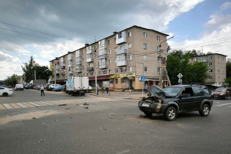 Водитель фургона спровоцировал массовое ДТП в Тверской области