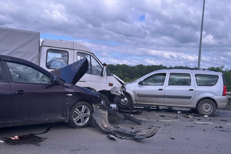 Женщина пострадала в тройном ДТП в Тверской области