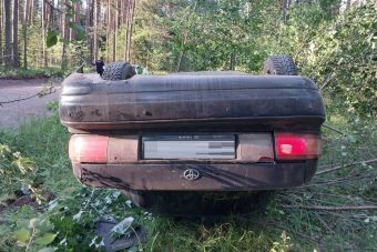 Погиб пассажир перевернувшейся легковушки в Тверской области