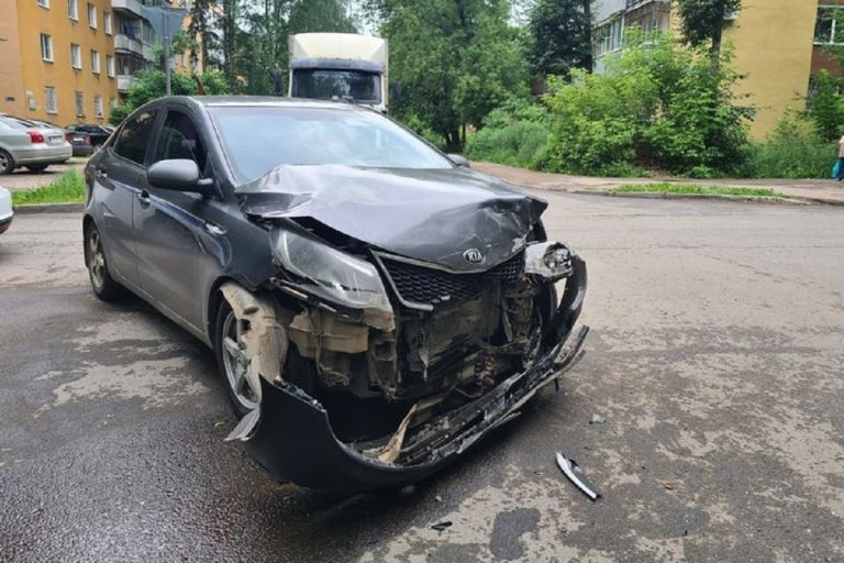 Молодой водитель спровоцировал ДТП с пострадавшей в Твери