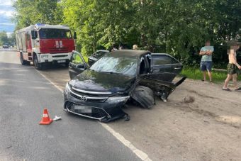Иномарки столкнулись лоб в лоб на Московском шоссе в Твери