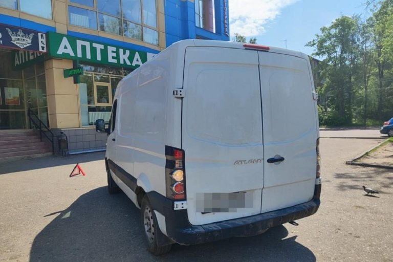 Фургон сбил пожилую женщину в Твери Фургон сбил пожилую женщину в Твери