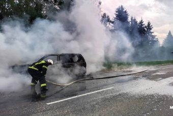 Внедорожник полыхал на трассе в Тверской области