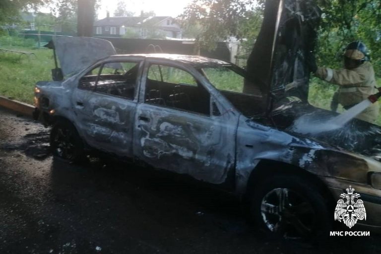 Легковушка полыхала в Тверской области