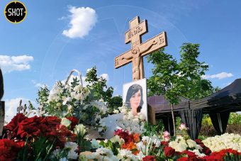 Актрису Анастасию Заворотнюк похоронили на Троекуровском кладбище