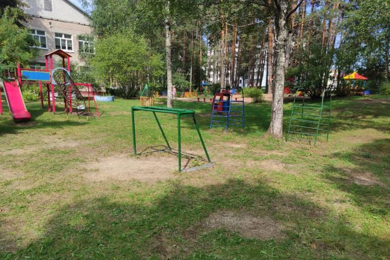 В Тверской области на ребенка упал столб с баскетбольным щитом