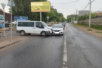 В Твери водитель минивэна спровоцировал ДТП с пострадавшим