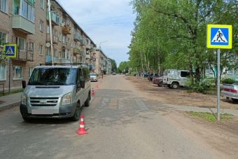 На пешеходном переходе в Тверской области минивэн сбил 18-летнюю девушку