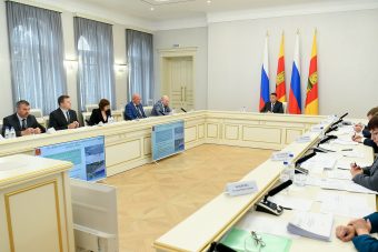 К новому учебному году в Тверской области льготники получат наборы первоклассников, а школы - транспорт