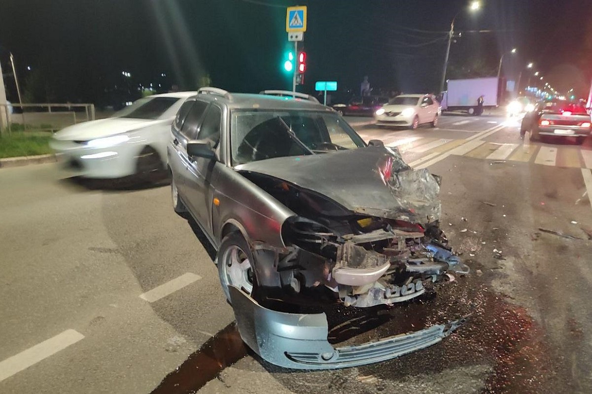 Двое детей и женщина пострадали в массовом ДТП в Твери