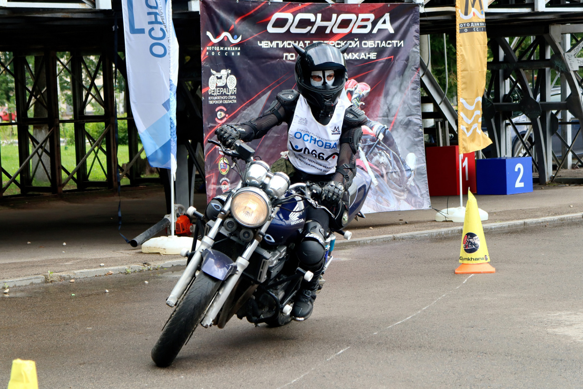 В Тверской области байкеры показали мастерство в мотоджимхане