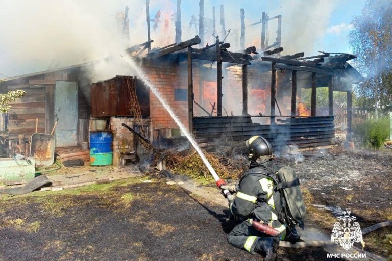 Частный дом горел под Тверью Частный дом горел под Тверью