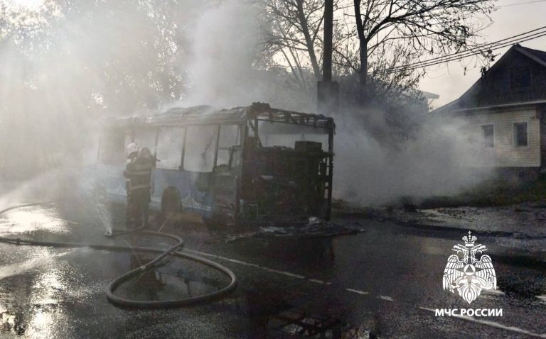 В Твери во время рейса сгорел пассажирский автобус