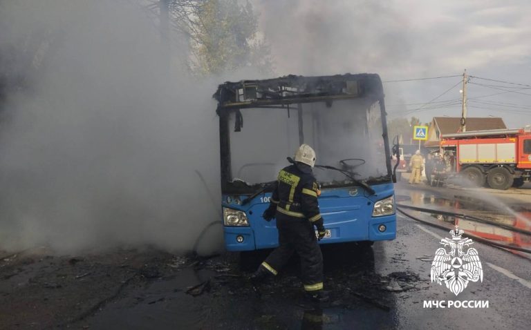 В Твери во время рейса сгорел пассажирский автобус