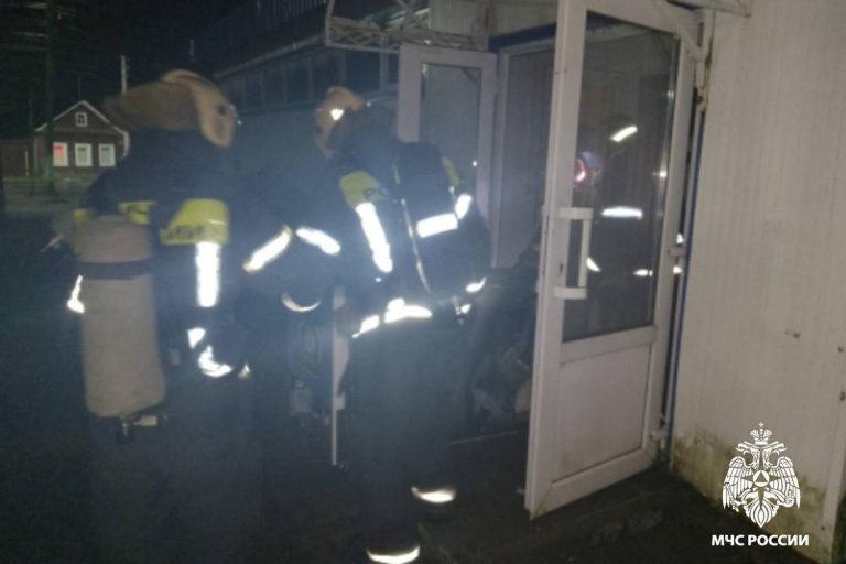 Магазин горел ночью в Тверской области