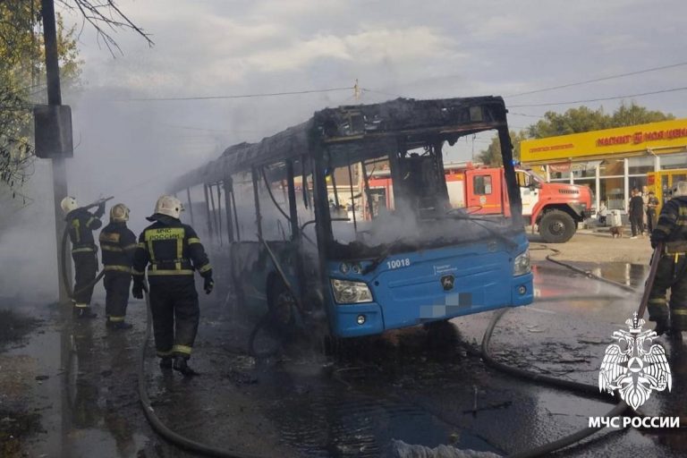 В Твери во время рейса сгорел пассажирский автобус