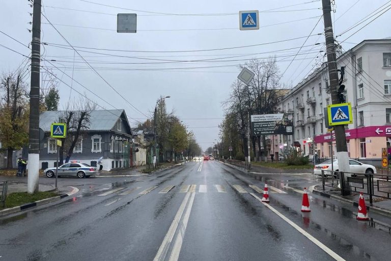 Водитель скрылся после наезда на женщину в Твери