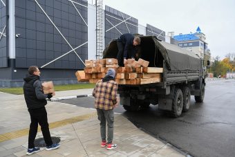 Школьники и студенты Тверской области помогли сформировать груз для бойцов СВО