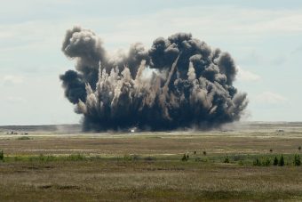 Жителей пострадавшего от атаки БПЛА округа в Тверской области предупредили о новых взрывах