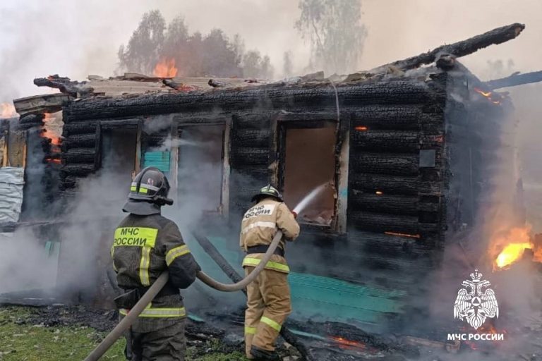 Частный жилой дом полыхал в Тверской области