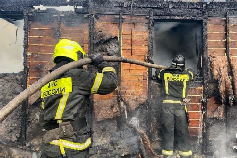 Под Тверью горел жилой дом