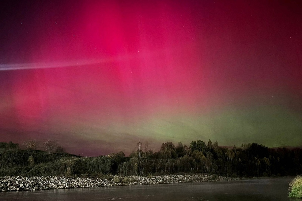 Одни из наиболее мощных в 21 веке полярных сияний озарили Россию