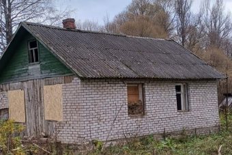 Мигрантка была зарегистрирована в полуразрушенном доме в Тверской области