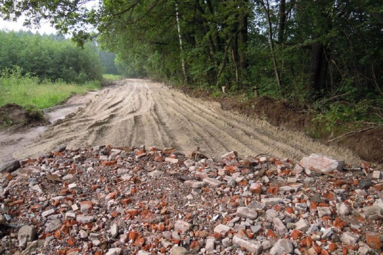 Минприроды Тверской области призывает не подсыпать дороги строительными отходами