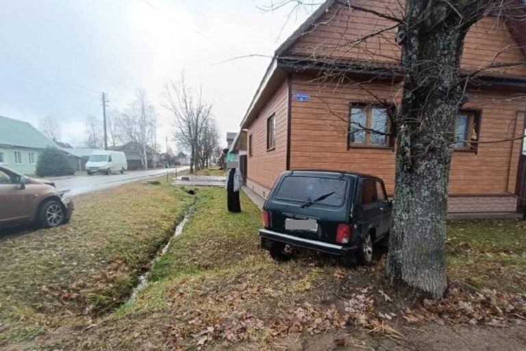 Один человек пострадал при столкновении легковушек в Тверской области