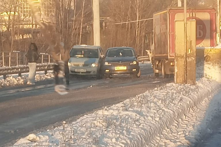 Массовое ДТП сковало движение на Московском шоссе в Твери