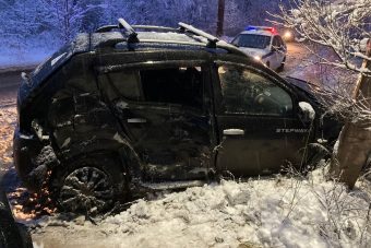 Два человека пострадали при столкновении легковушек в Тверской области