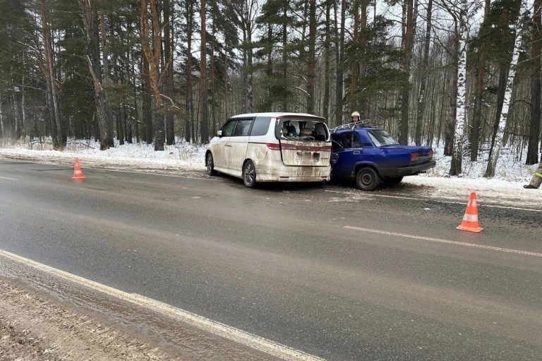 Водитель "семерки" погиб в ДТП в Тверской области