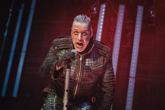 Суд обязал лидера группы Rammstein вернуть 635 тысяч евро за несостоявшийся концерт в Твери