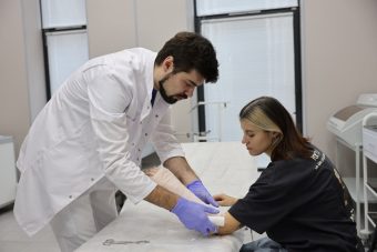 Более 1500 человек получили помощь в медцентре в Мокшино в Тверской области
