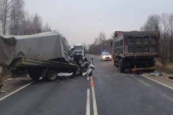 В Тверской области водитель «Газели» погиб при столкновении со стоящим самосвалом