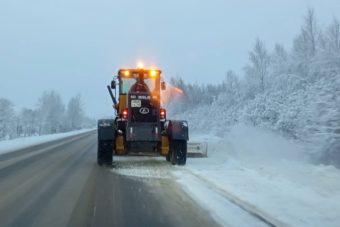 В Тверской области на расчистку дорог вышли сотни единиц техники