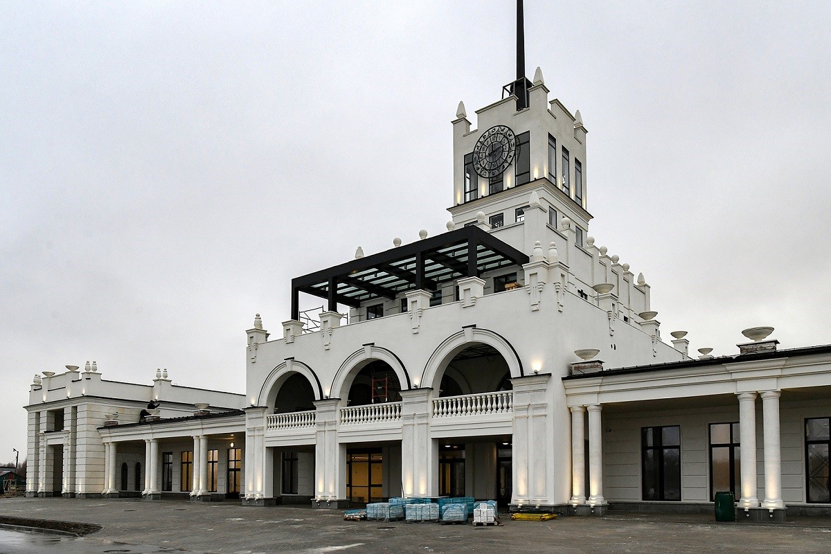 Игорь Руденя ознакомился с ходом работ на площадке речного порта Завидово