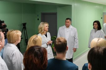 Вице-премьер Голикова и губернатор Руденя посетили Областную клиническую больницу в Твери