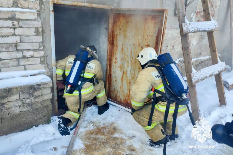 В Тверской области горел магазин