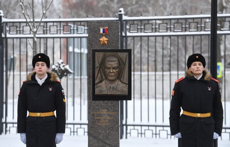 В Тверском суворовском училище открыли памятные стелы двум выпускникам-героям