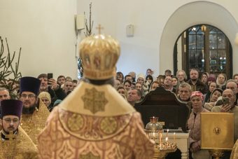 Десятки жителей Твери встретили Новый год не за праздничным столом, а в храме