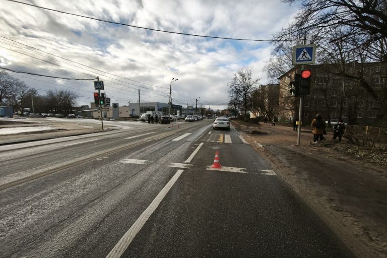 Девочку-подростка сбили на переходе в Твери