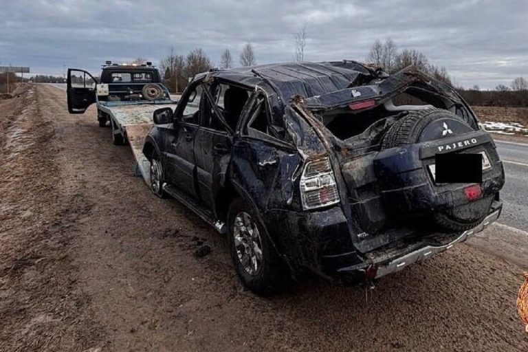 Внедорожник вылетел в кювет в Тверской области