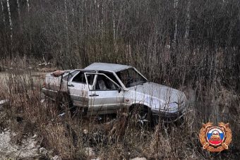 Легковушка опрокинулась в Тверской области