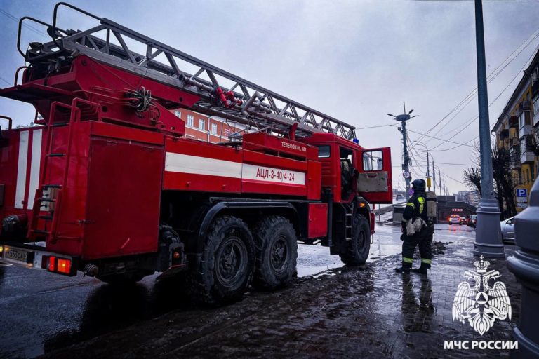 Опубликовано видео с места пожара из-за стиральной машины в центре Твери