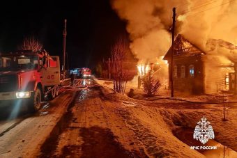 Три дома горели в деревне в Тверской области