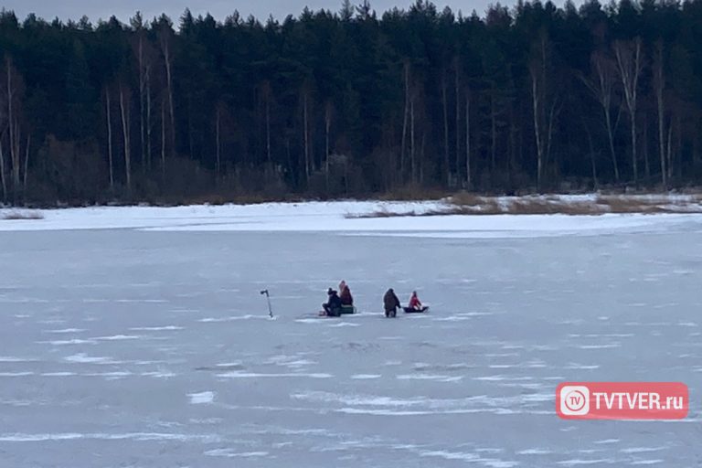 Стали известны актуальные данные по толщине льда на водоемах Тверской области